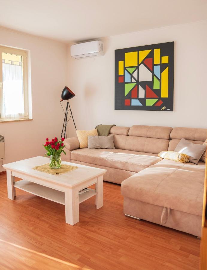 Apartment Laetitia Kaštelir المظهر الخارجي الصورة